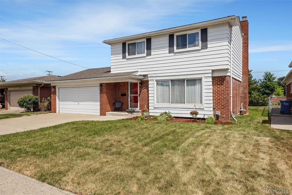 30552 Moulin Avenue, Warren city
