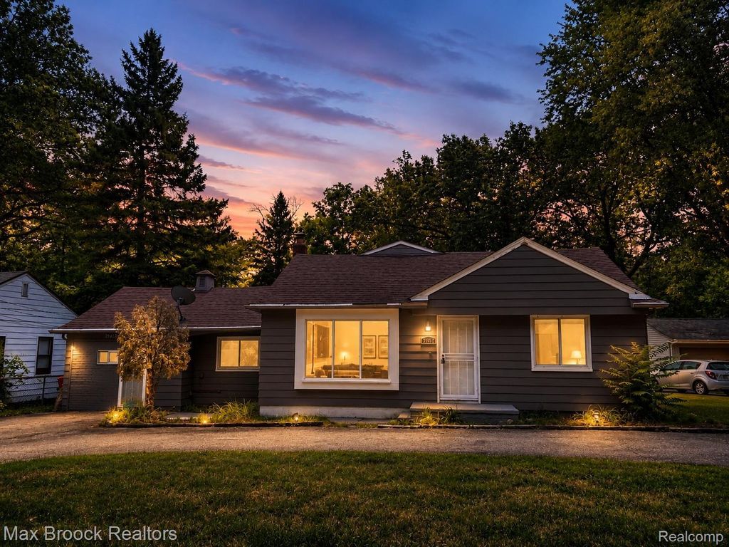 21613 Wallace Drive, Southfield city