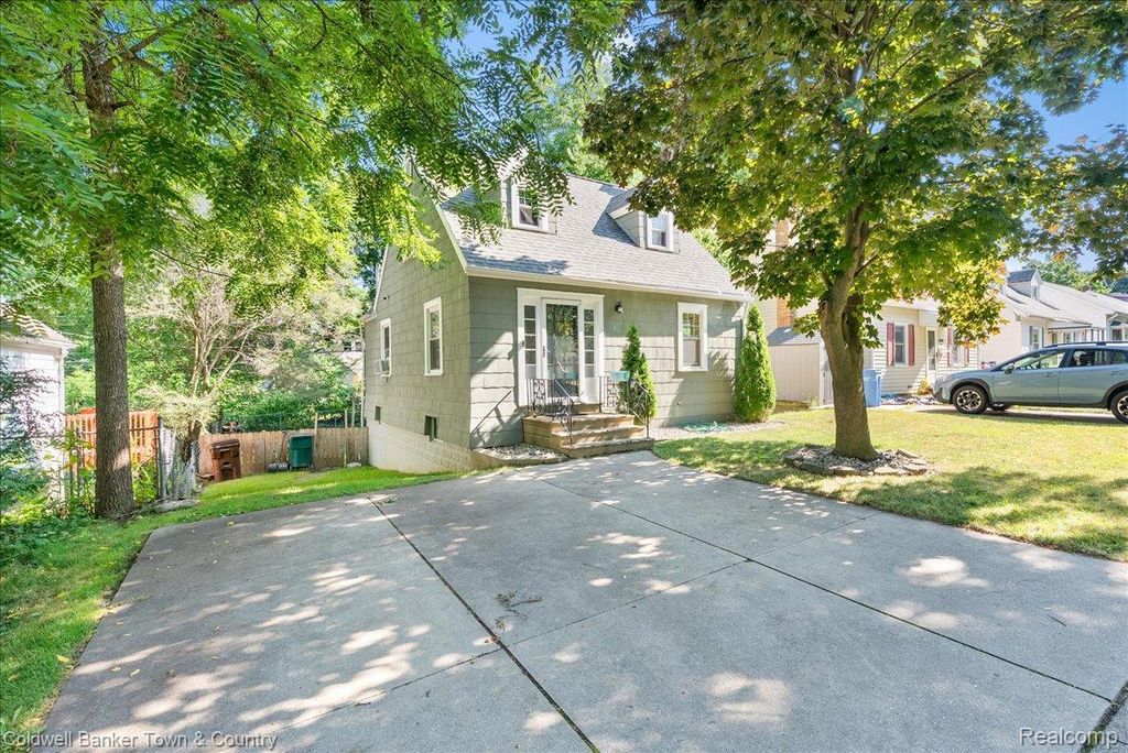 617 Irvington Avenue, Lansing city