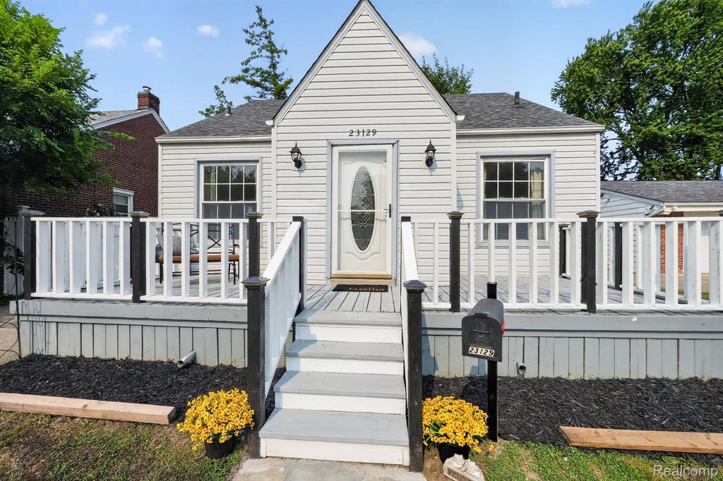 23129 Oakwood Avenue, Eastpointe city