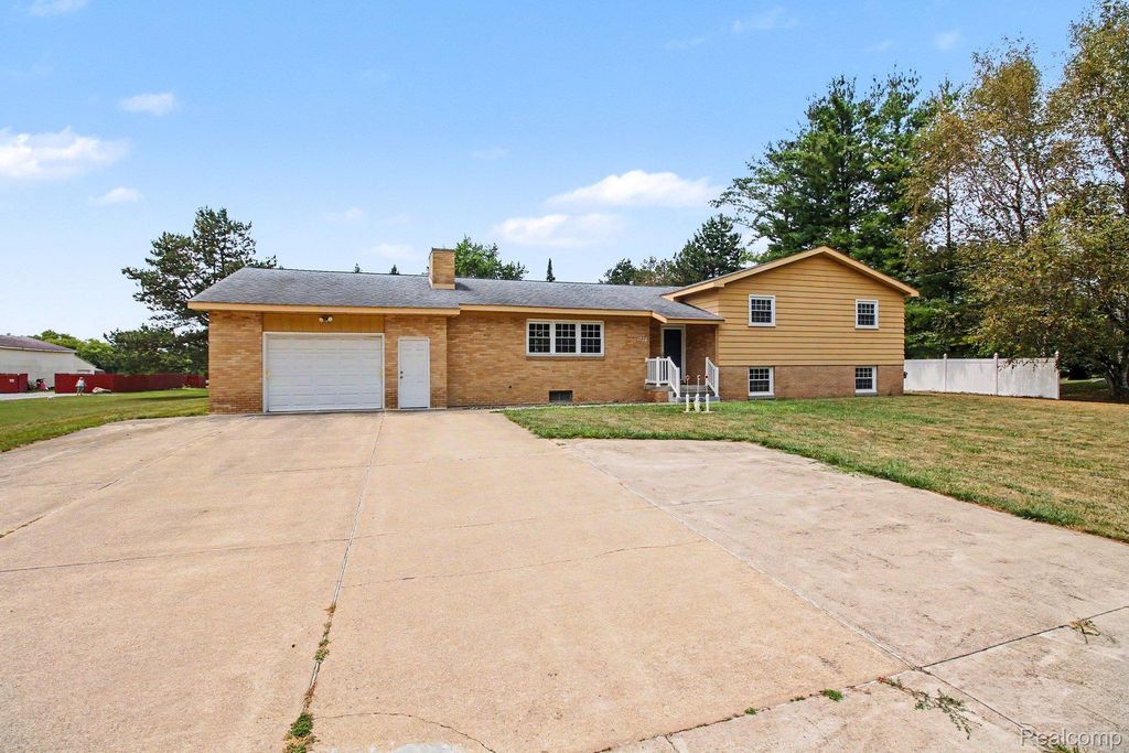 1222 Howe Road, Burton city