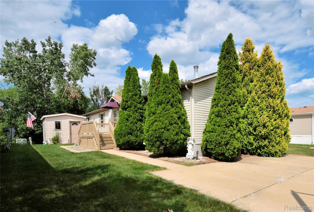 2147 Zack Ridge Drive, Berlin charter township