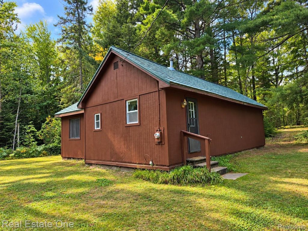 11557 Sullivan Creek Trail, Superior township