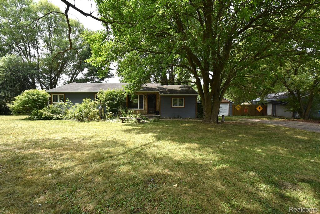 3044 Seymour Road, Clayton charter township