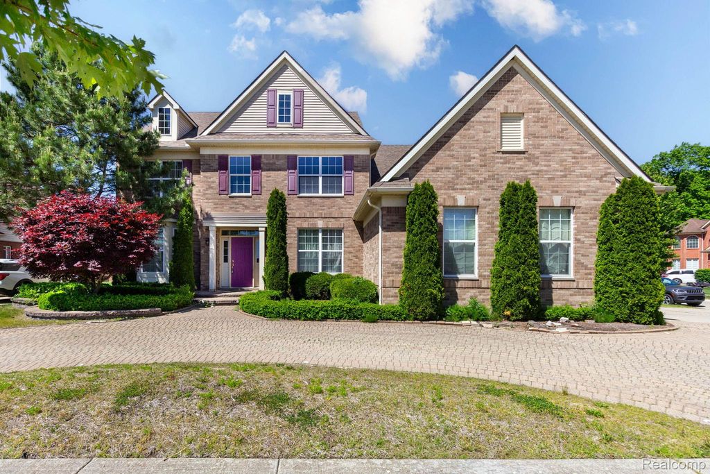 42575 Silverwood Drive, Sterling Heights city