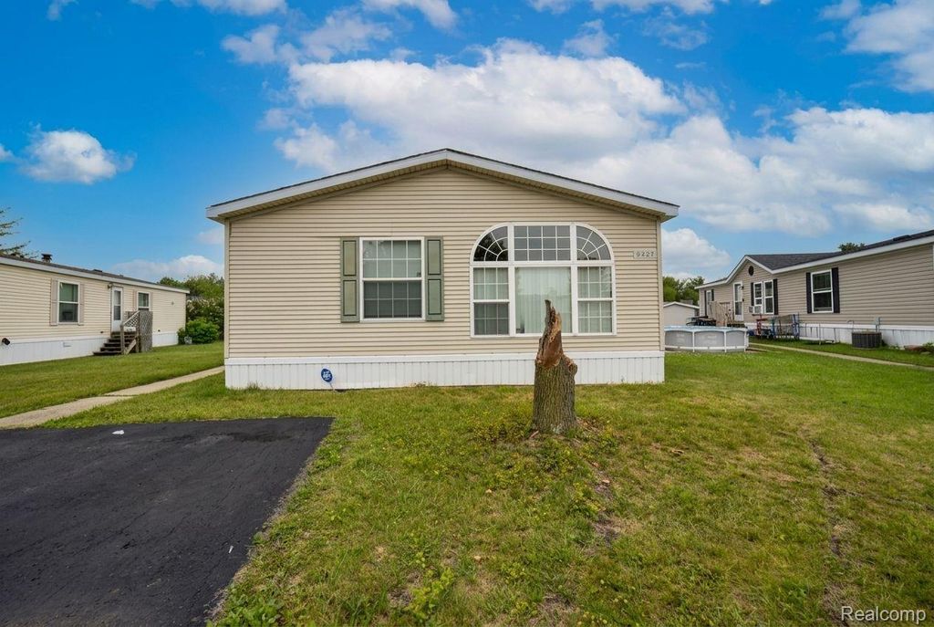 9327 Greentree Drive, Berlin charter township