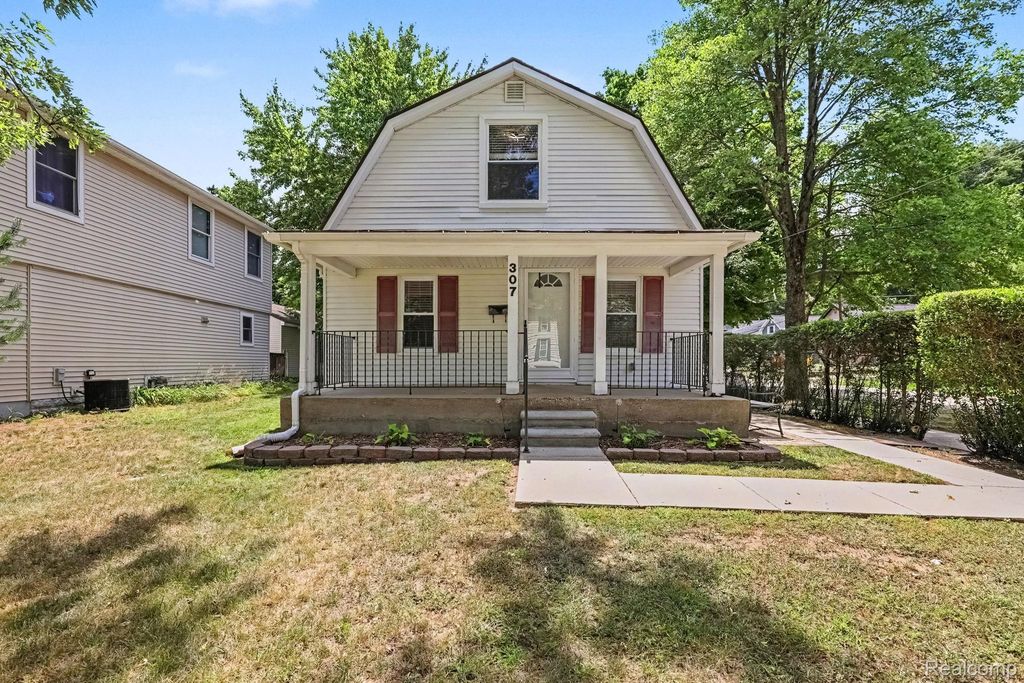 307 North Street, Holly village