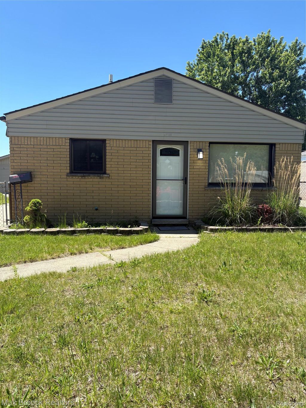 32047 Linderman Avenue, Warren city