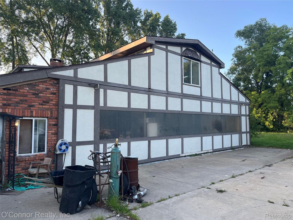 1100 La Croix Road, Clay township