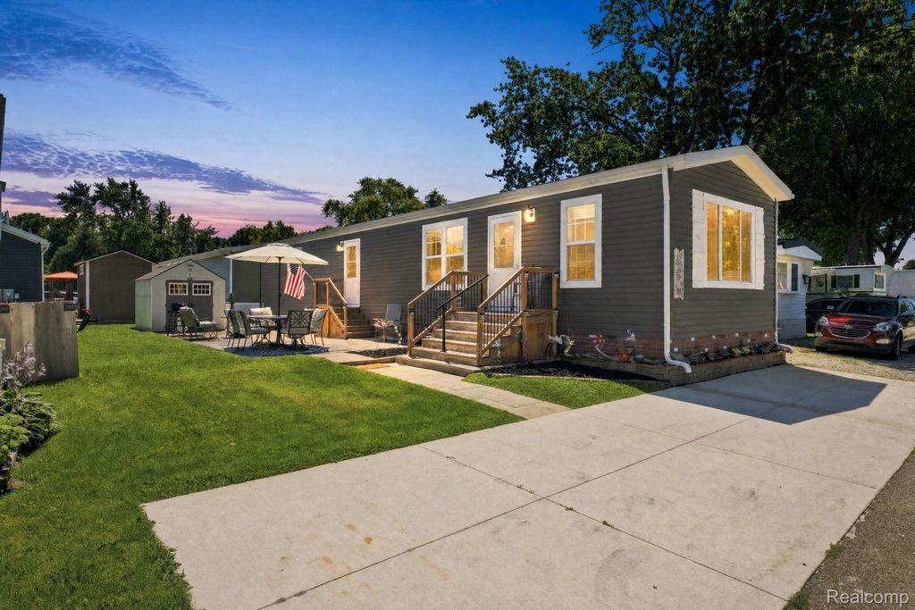 5203 Main St 140&141, Lexington village
