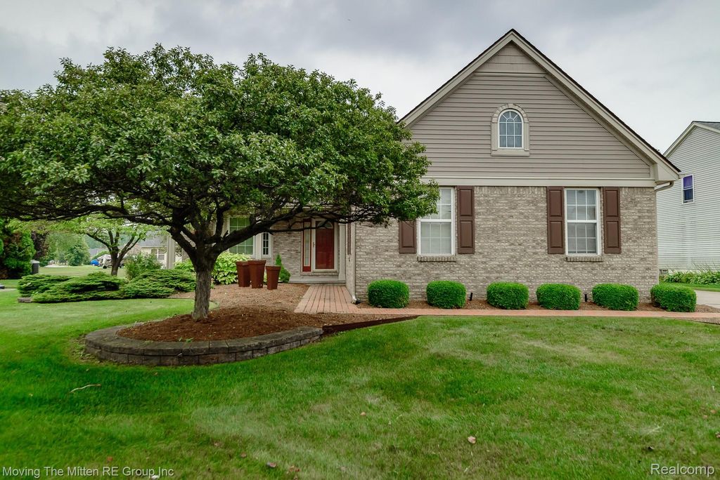 7025 Anna Drive, Van Buren charter township