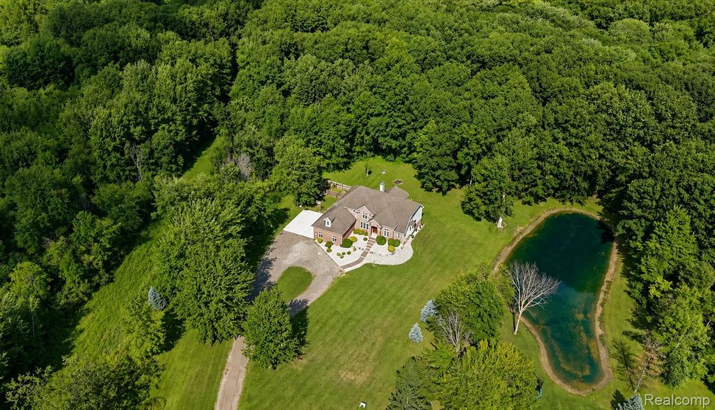 65690 North Avenue, Ray township