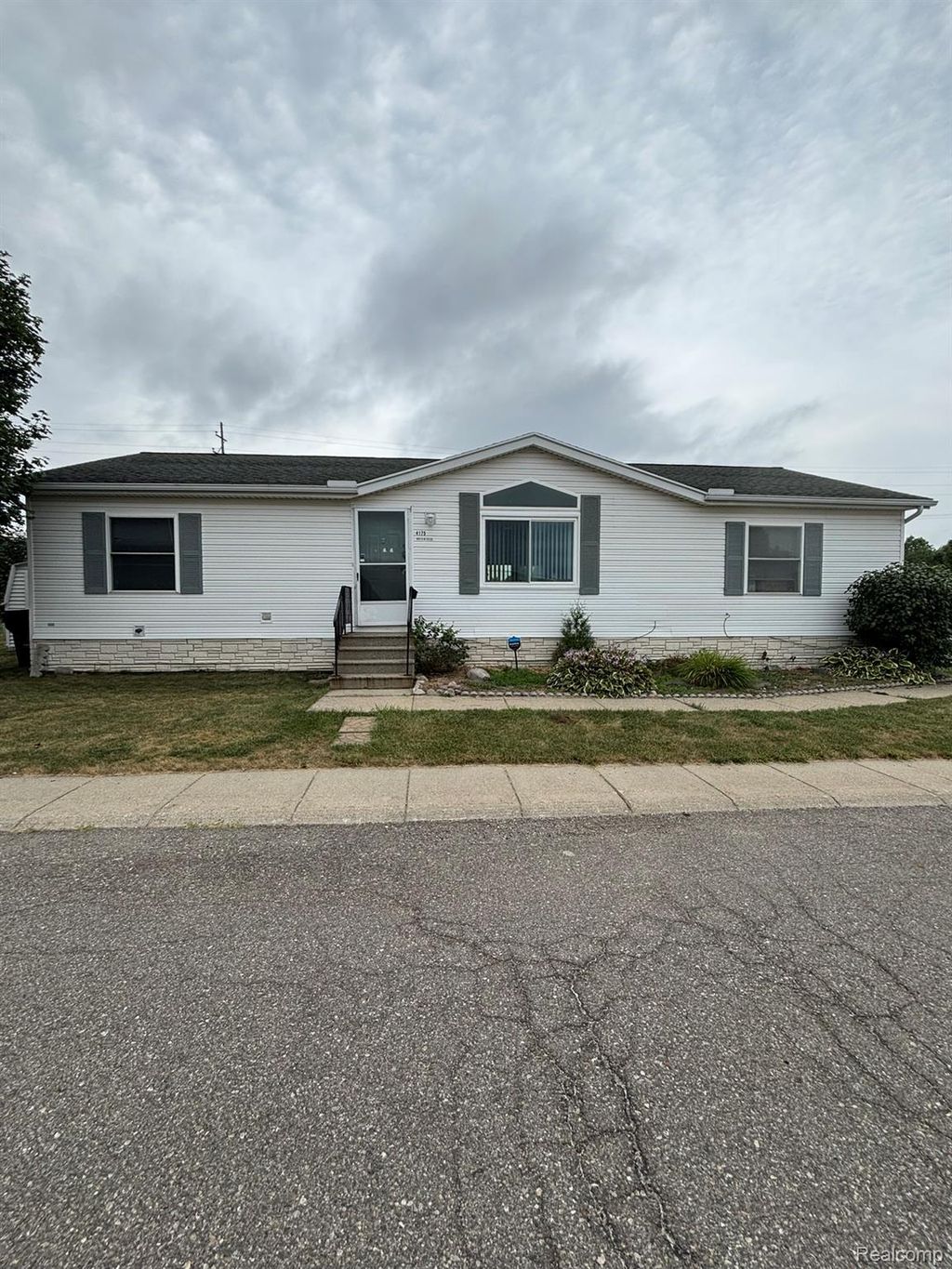 4175 Greenbriar Boulevard, Burton city