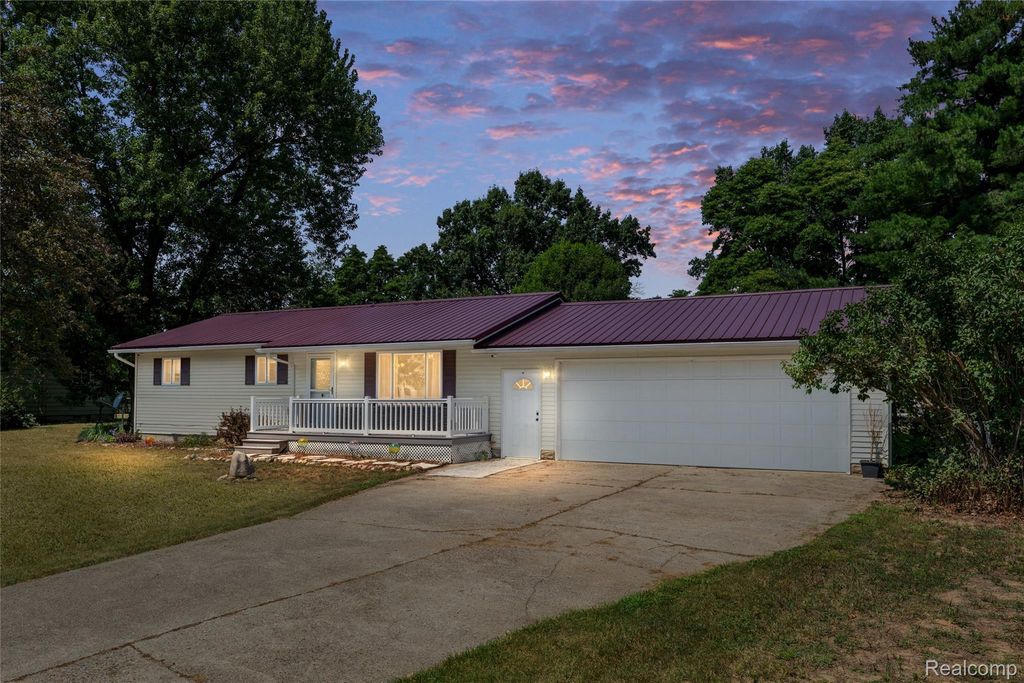 5220 Rockway Drive, Oregon township