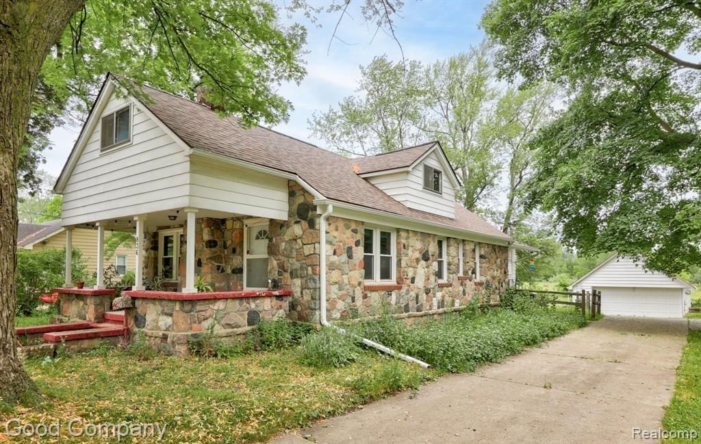 836 W Silver Lake Road, Fenton city