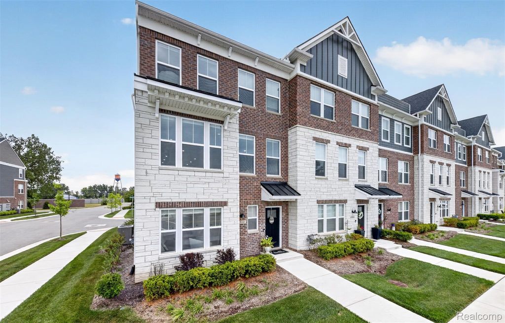 43160 Atwood Avenue 10, Novi