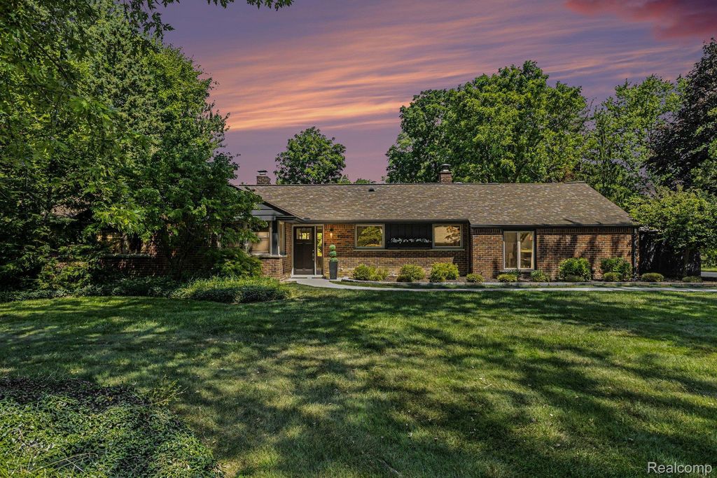 4056 Chestnut Hill Drive, Troy city