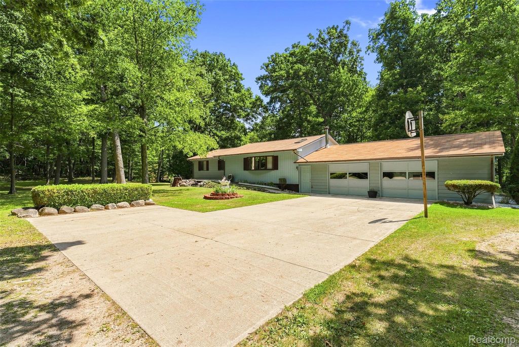 1905 Justice Drive, Ortonville