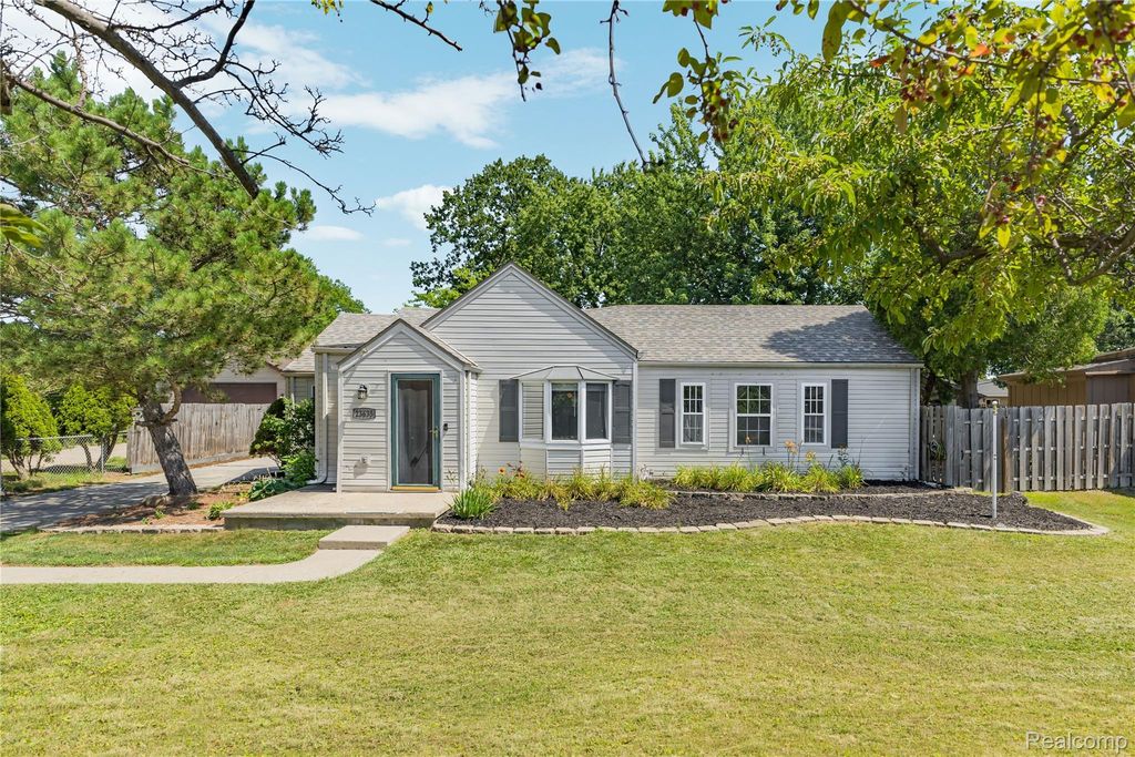 23635 Lakewood Street, Clinton charter township