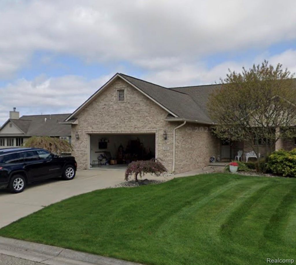 5353 Wyndemere Common Square, Mundy township