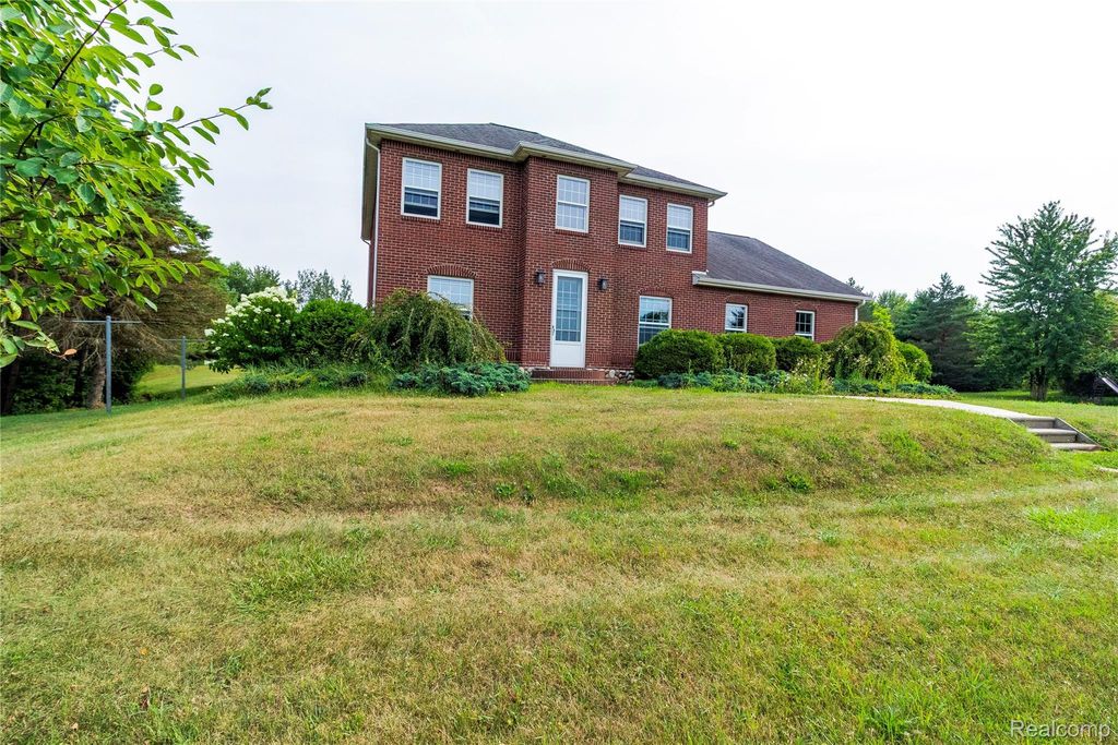 4667 Montgomery Road, Burnside township