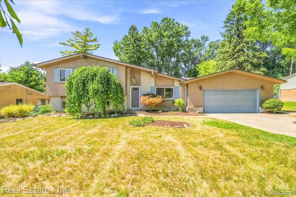 4805 Whitlow Boulevard, Commerce charter township