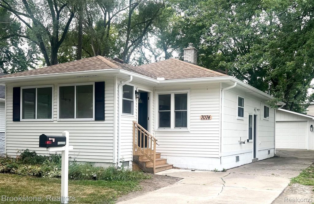 7074 Orchard Avenue, Warren