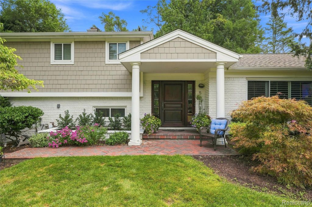 5523 Crabtree Road, Bloomfield Hills
