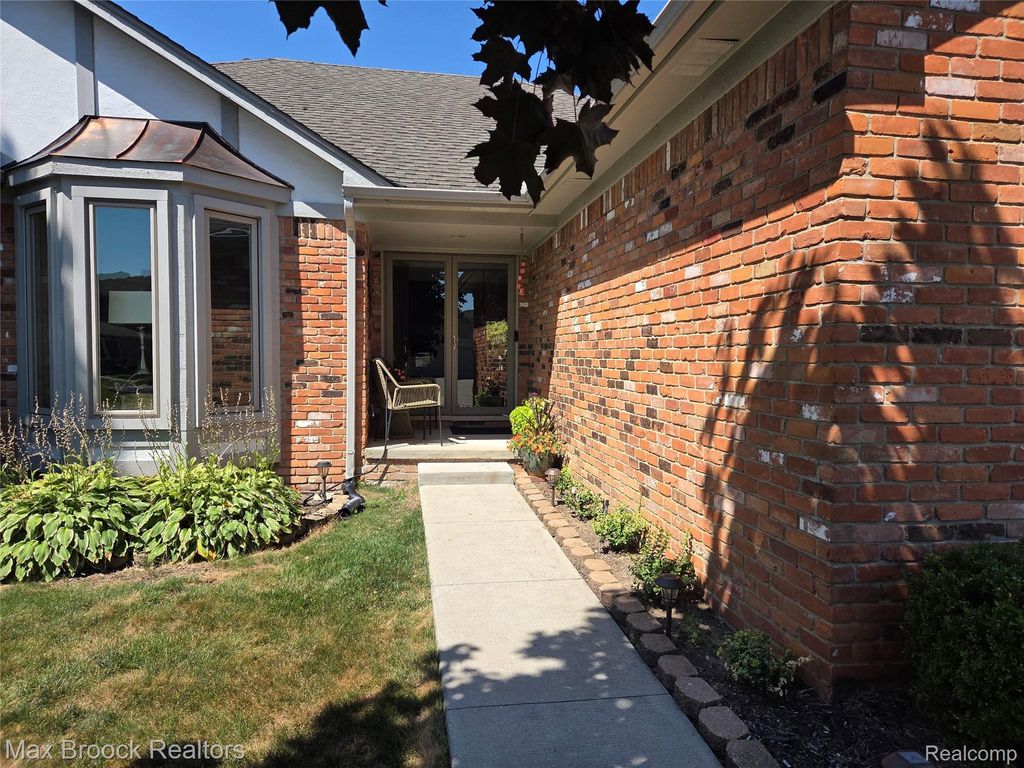 441 Sandalwood Drive, Rochester Hills city