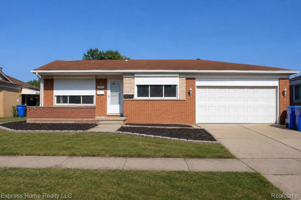 27262 Thomas Avenue, Warren city