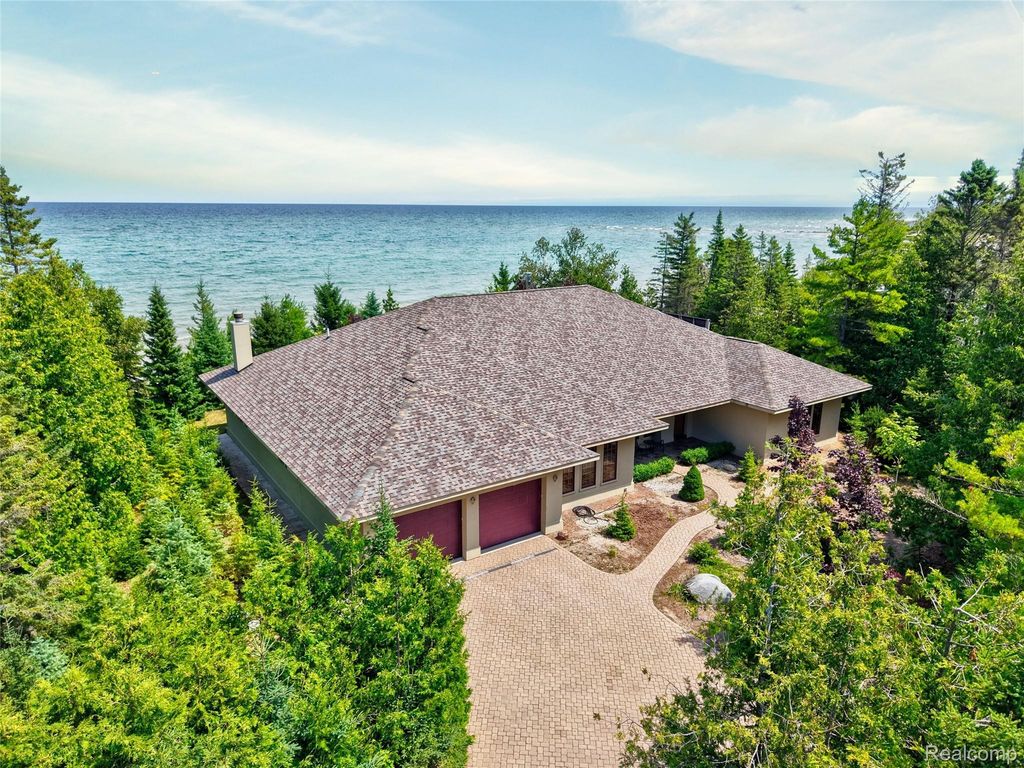 4935 E Grand Lake Road, Presque Isle township