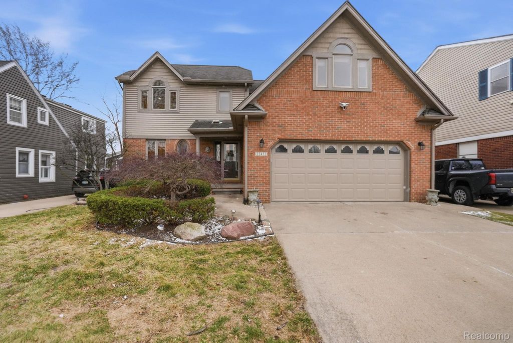 22432 Pointe Drive, St. Clair Shores city