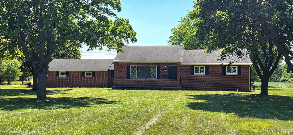 4363 W Dodge Road, Vienna charter township
