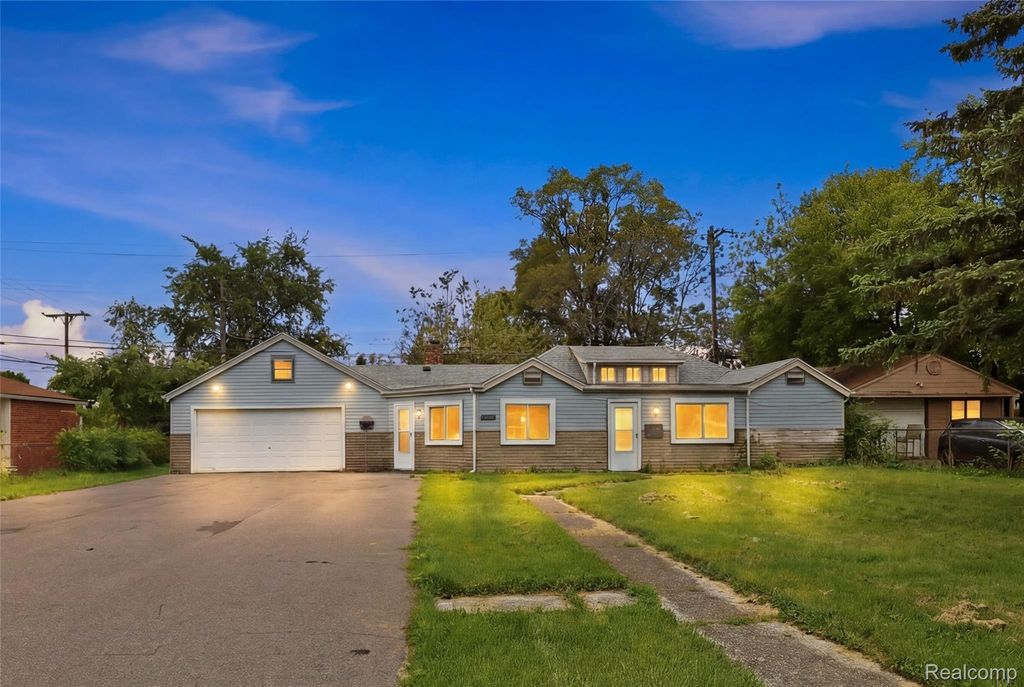 7268 Chalmers Avenue, Warren city