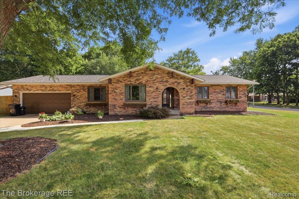 2307 Belle Meade Drive, Davison township