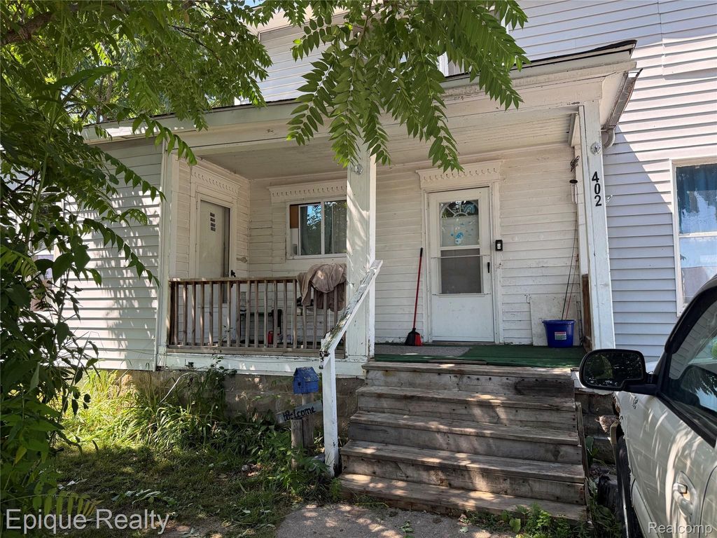 402 Black Street, Caro