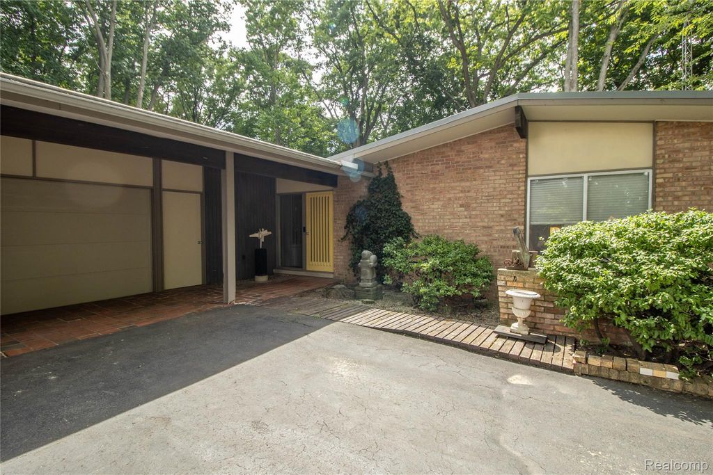 9302 Green Tree Drive, Grand Blanc charter township