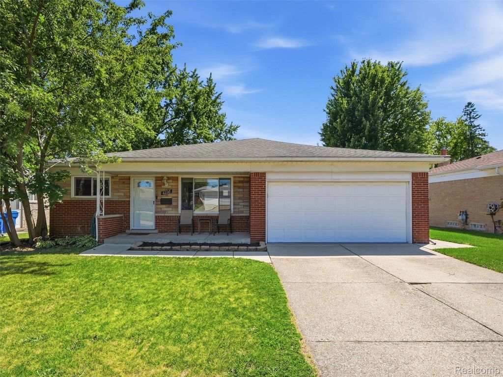 4228 Dunn Drive, Warren city