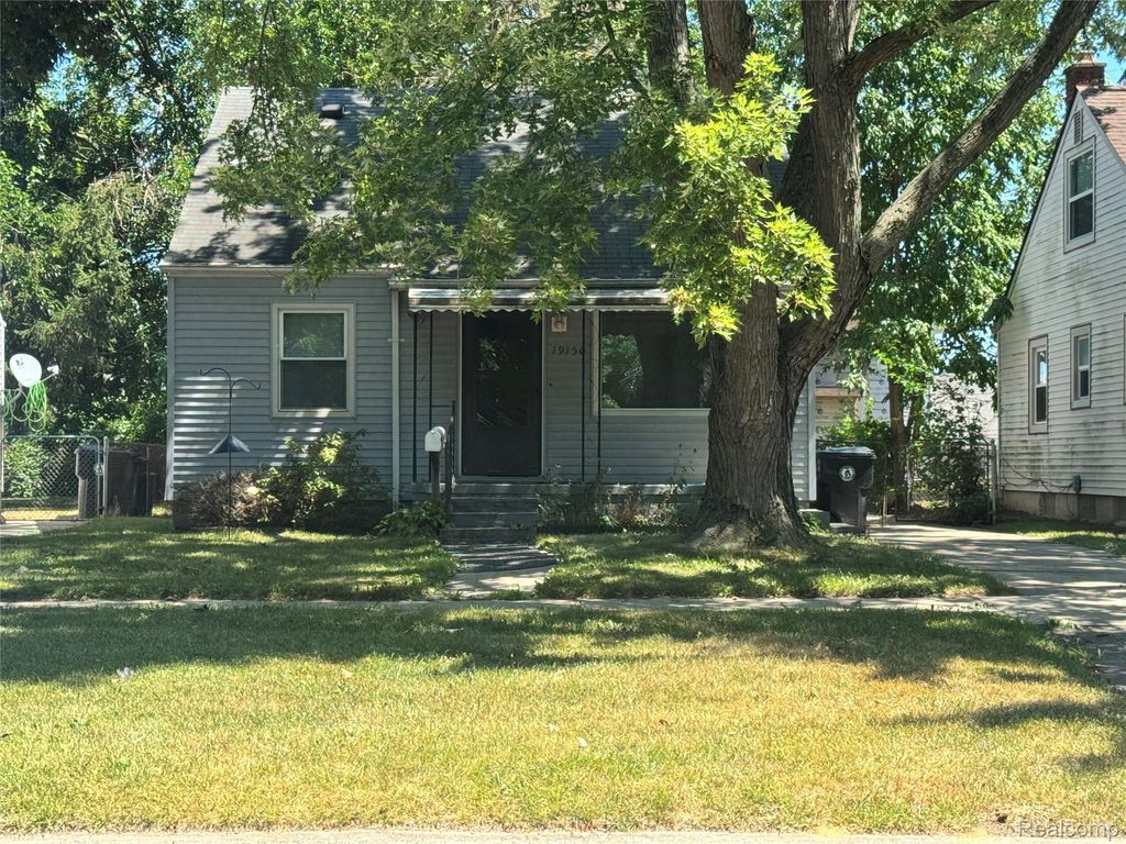 19150 Glenmore, Redford charter township