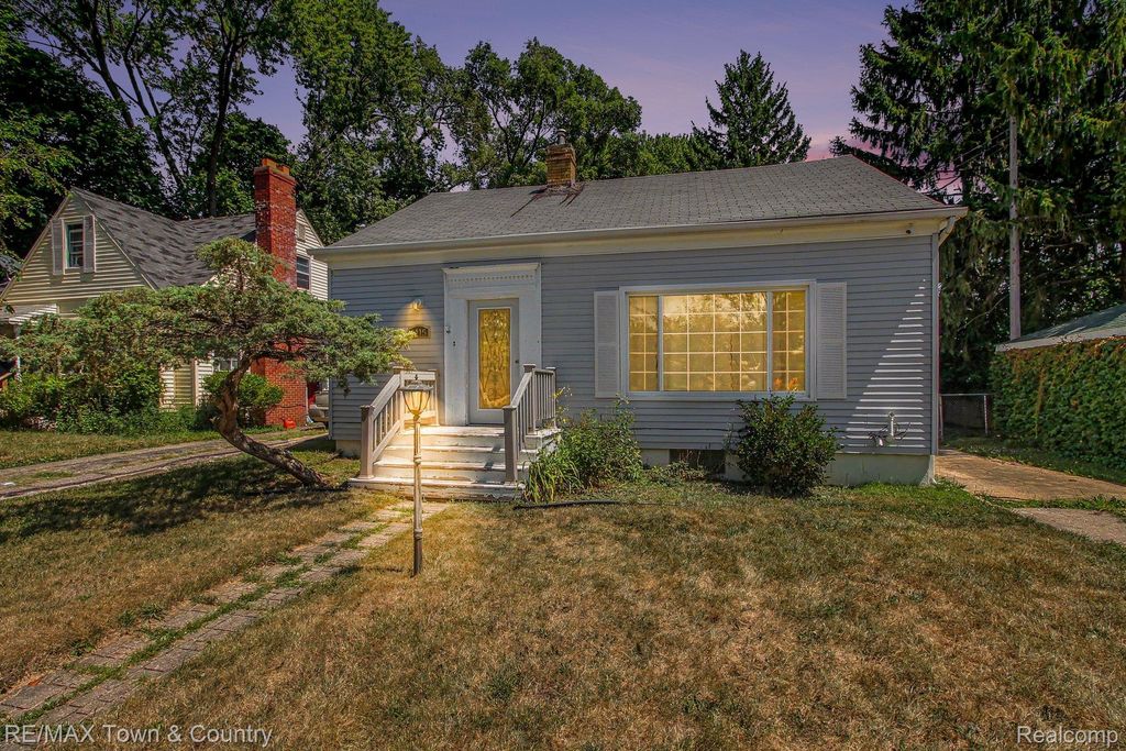 1115 E Vernon Drive, Flint city