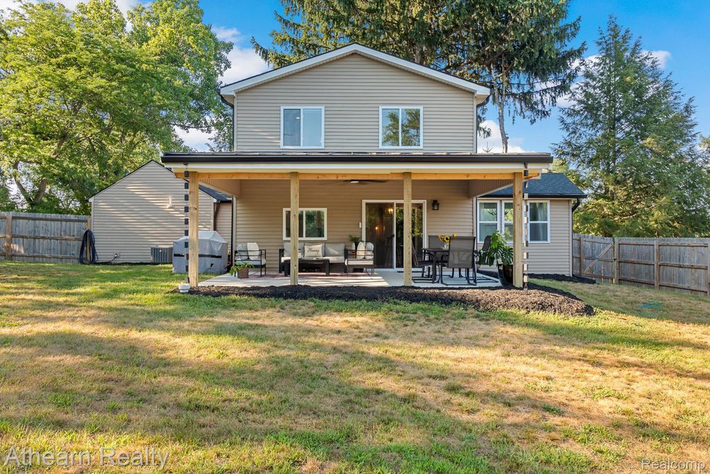 5079 Thompson Road, Fenton charter township