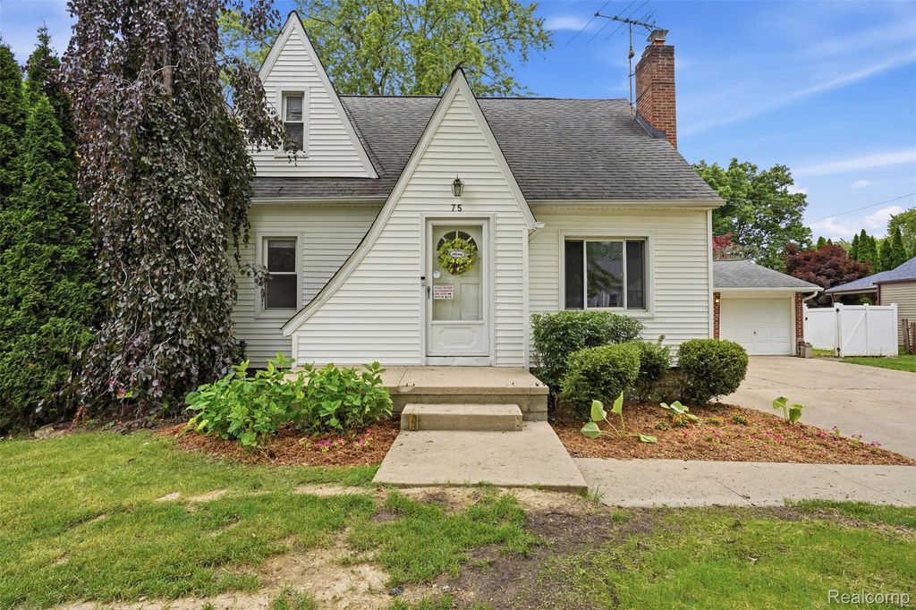 75 Preston Avenue, Waterford charter township