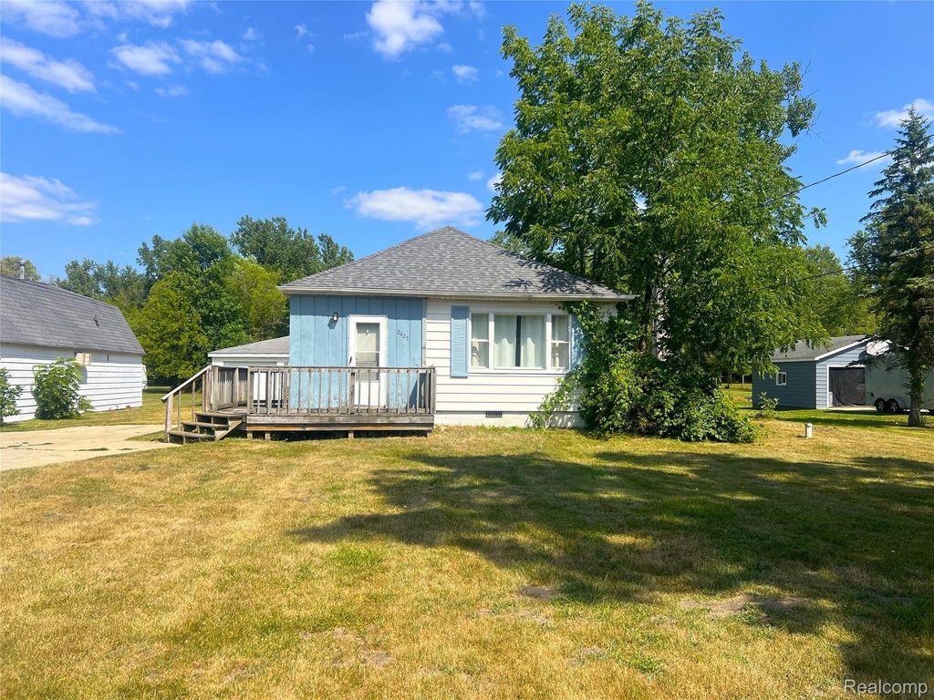 2427 S Vassar Road, Davison township
