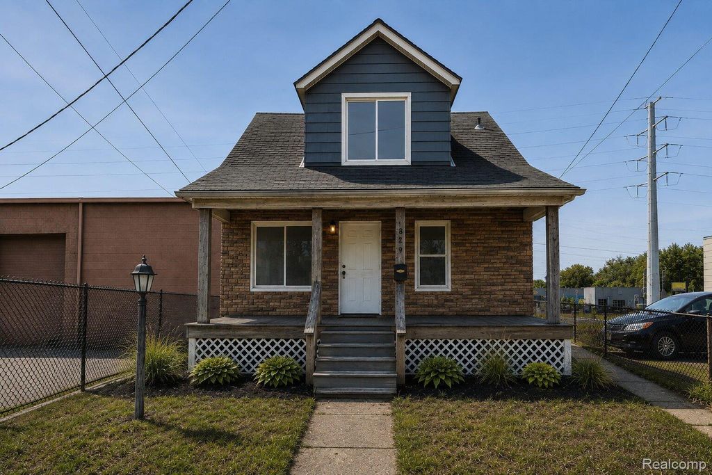 329 W Muir Avenue, Hazel Park