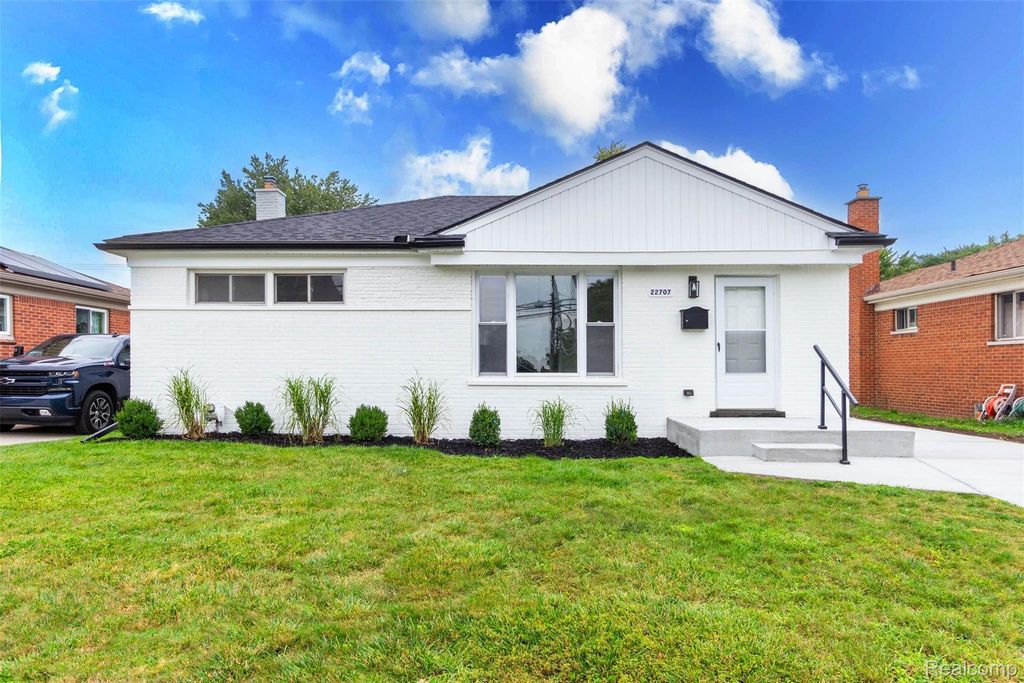 22707 Playview Street, St. Clair Shores