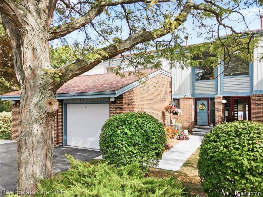 1715 River Road 21, St. Clair