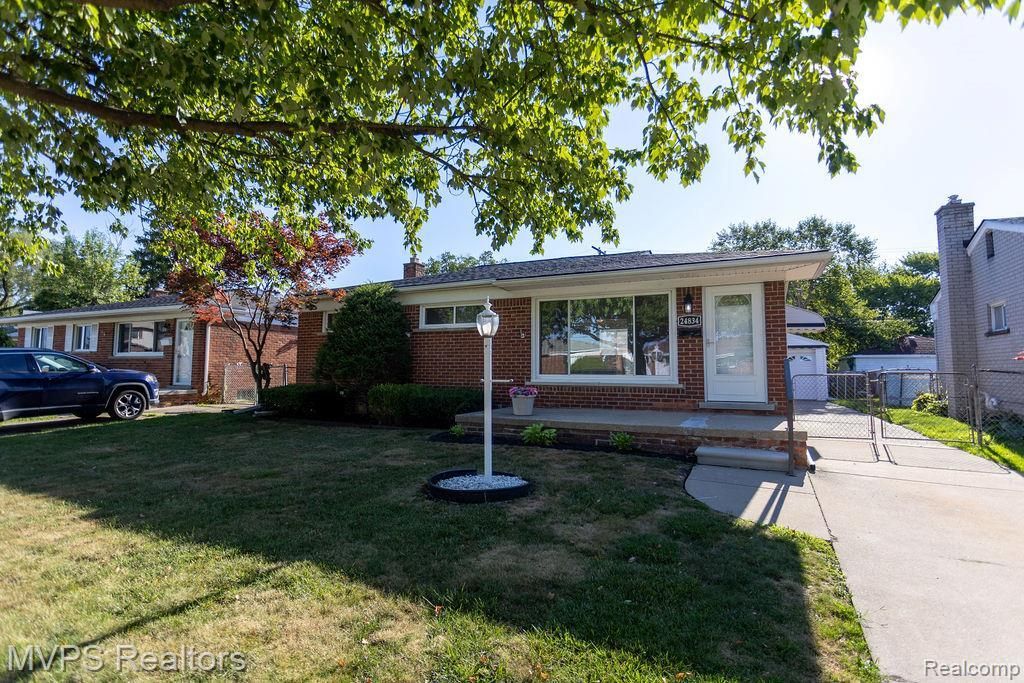 24834 Petersburg Avenue, Eastpointe city