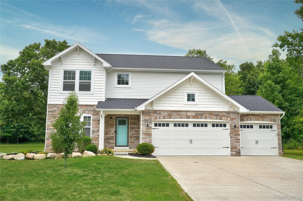 7302 Geraldine Circle, Gaines township