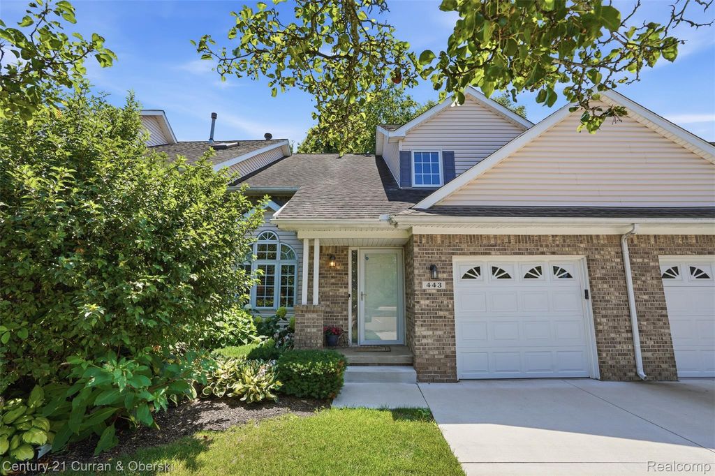 443 Natures Cove Court, Wixom