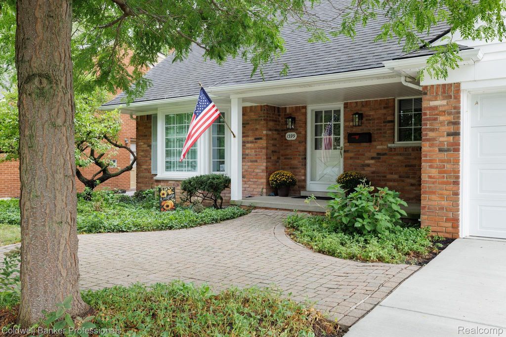 1399 Edmundton Drive, Grosse Pointe Woods city